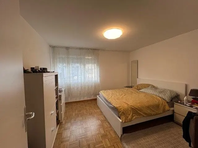 Schlafzimmer; tageslicht, holzboden