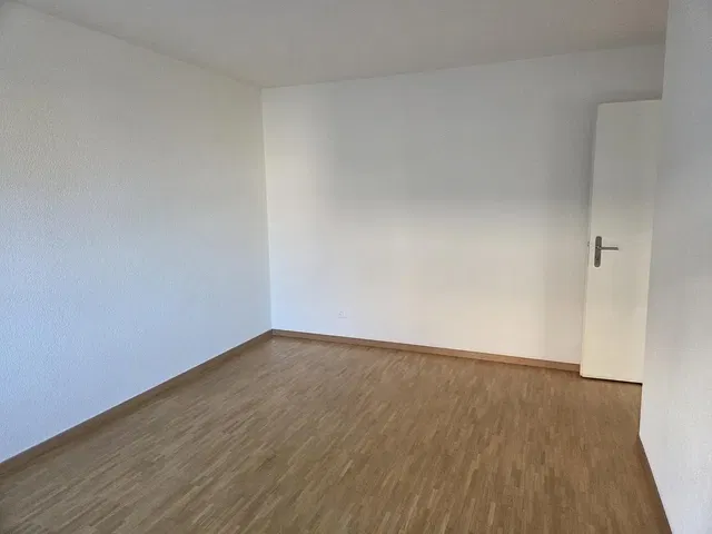 Schlafzimmer; holzboden, tageslicht