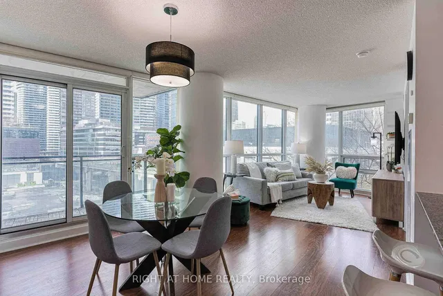 Salón; vista, luz natural, estilo moderno, suelo de madera