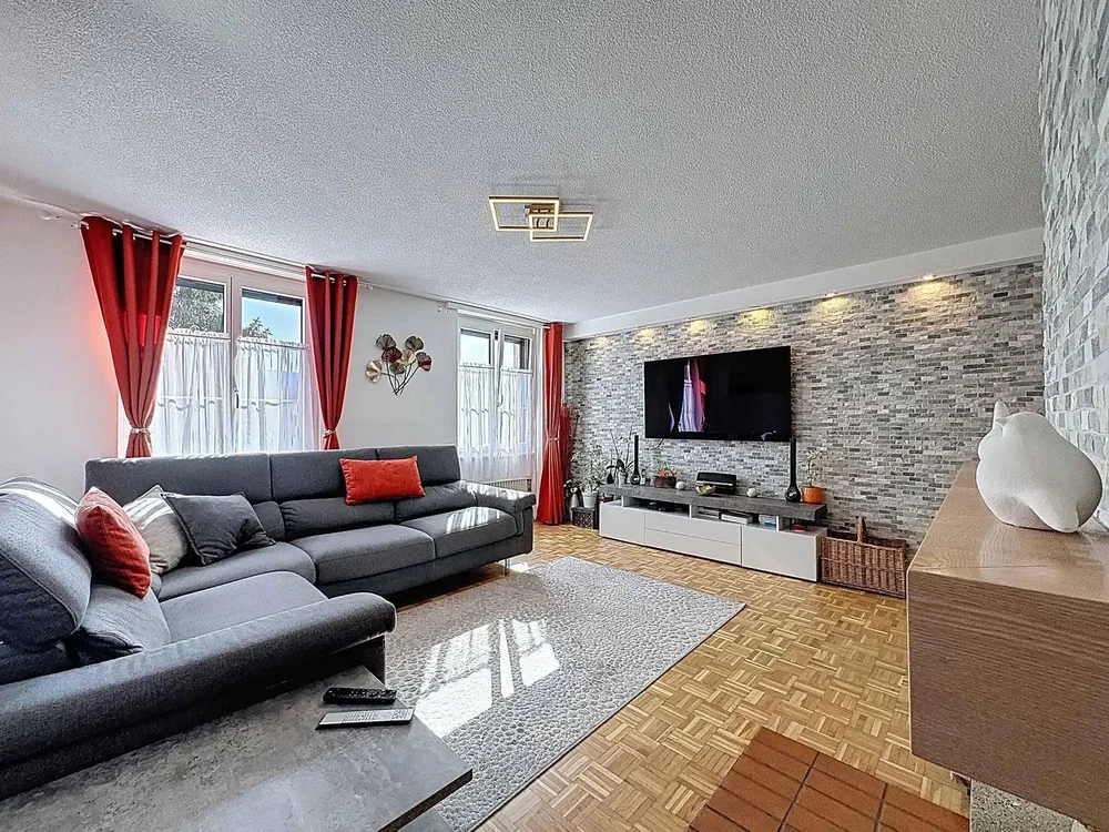 Oturma odası; doğal ışık, modern stil
