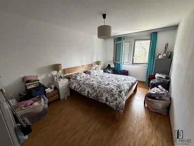 Schlafzimmer; holzboden, tageslicht
