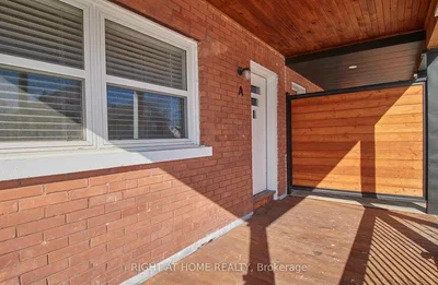 Balcon; poutres en bois, parquet