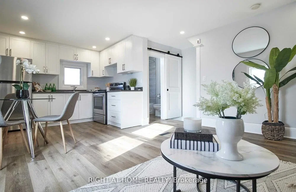 Cuisine; électroménager, lumière naturelle, style moderne, parquet