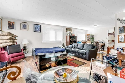 Dnevna soba; potrebna renovacija, prirodno svjetlo