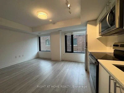 Kuhinja; pogled, drveni pod, renoviran, prirodno svjetlo