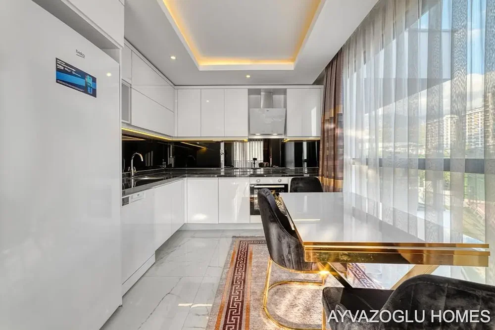 Kuhinja; kućanski aparati, pogled, moderan stil, prirodna svjetlost