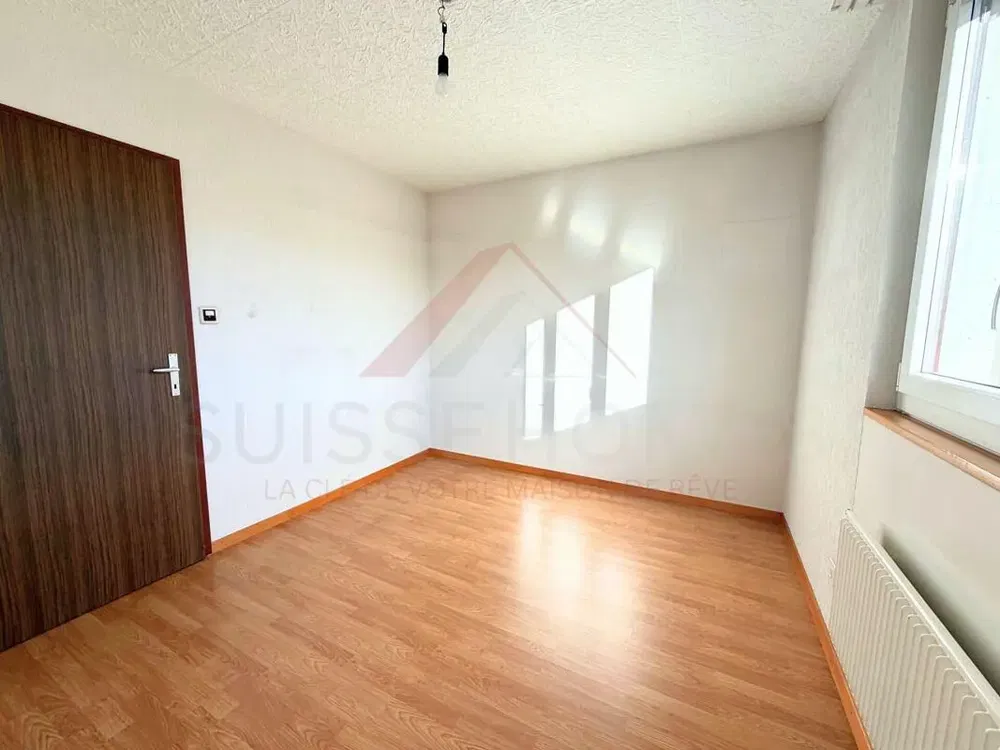 Schlafzimmer; holzboden, tageslicht