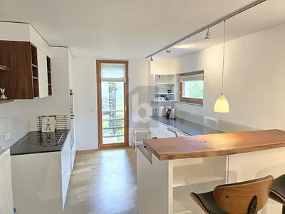 Küche; küchengeräte, tageslicht, holzboden, moderner stil