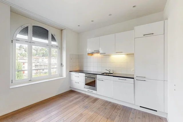 Küche; blick, küchengeräte, holzboden, tageslicht, moderner stil