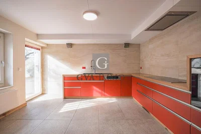 Cuisine; électroménager, lumière naturelle, carrelage, rénové
