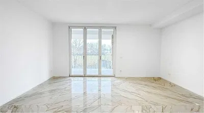 شرفة; إطلالة, أرضية من البلاط, ضوء طبيعي