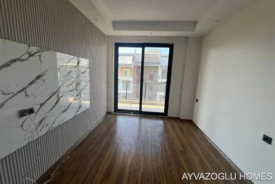 Wohnzimmer; blick, holzboden, tageslicht