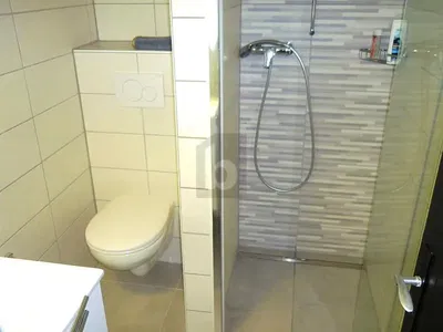 Tuvalet; fayans zemin, tadilatlı, doğal ışık