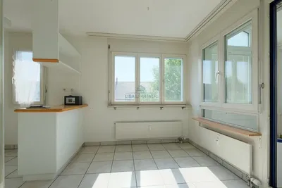 Mutfak; fayans zemin, manzara, doğal ışık