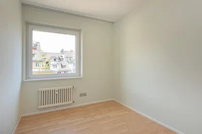 Schlafzimmer; blick, holzboden, tageslicht