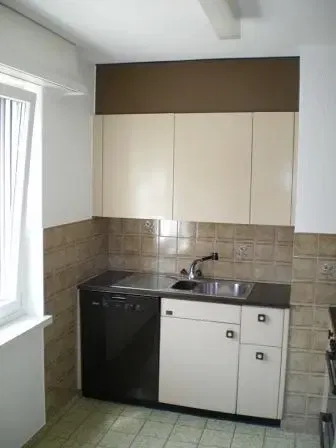 Küche; küchengeräte, fliesenboden