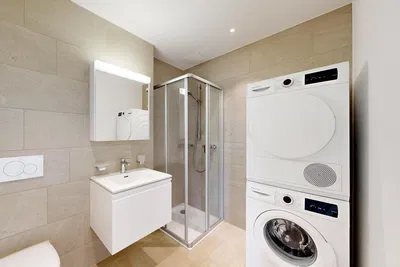 Badezimmer; fliesenboden, renoviert, tageslicht