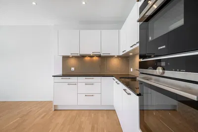 Küche; küchengeräte, holzboden, renoviert, tageslicht, moderner stil