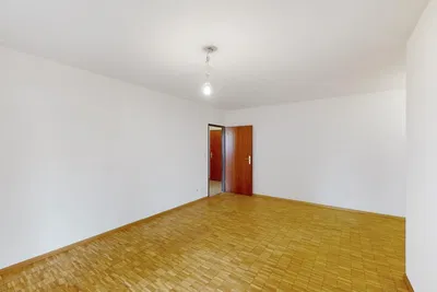 Schlafzimmer; holzboden, tageslicht