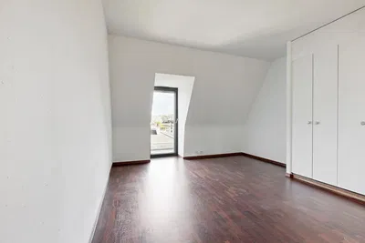 Schlafzimmer; holzboden, tageslicht, blick