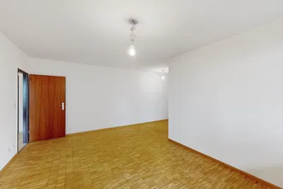 Schlafzimmer; holzboden, tageslicht