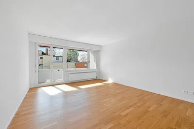 Wohnzimmer; blick, holzboden, tageslicht