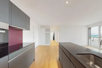 Küche; blick, holzboden, tageslicht, renoviert