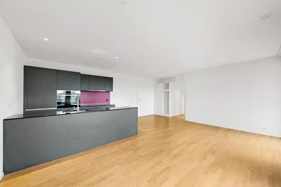 Küche; holzboden, tageslicht, renoviert