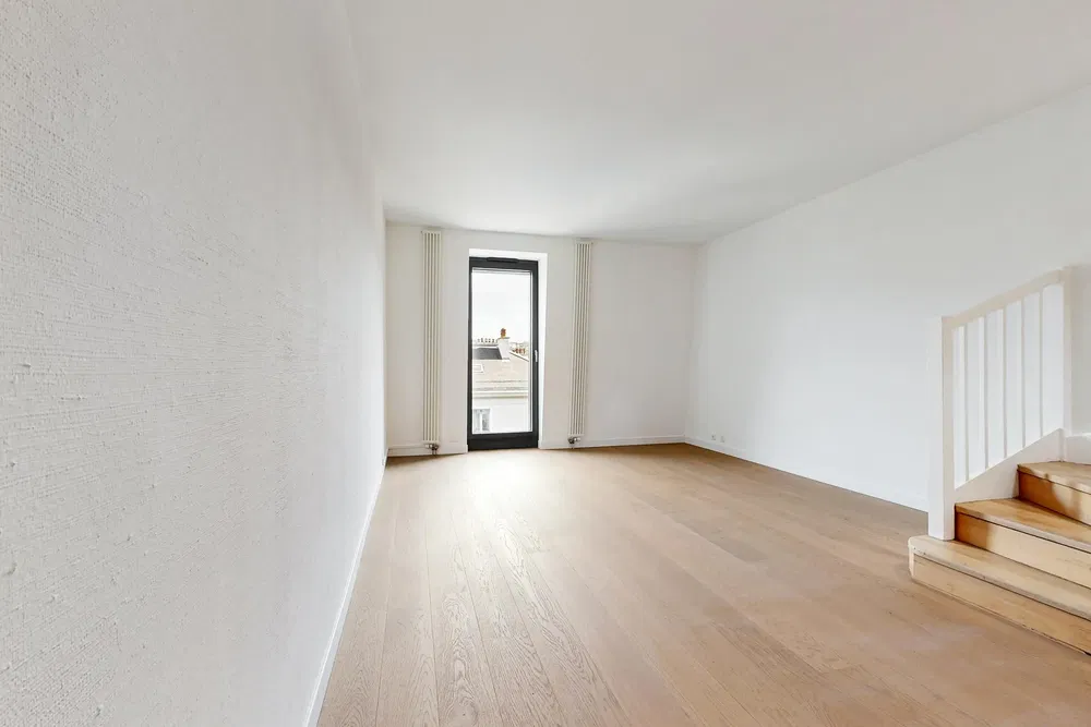 Wohnzimmer; holzboden, tageslicht