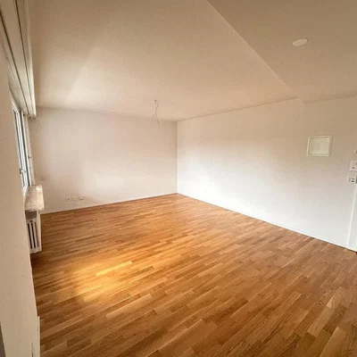 Schlafzimmer; holzboden, tageslicht