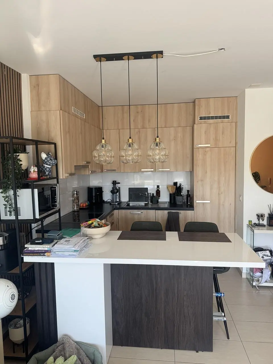 Küche; küchengeräte, tageslicht, moderner stil