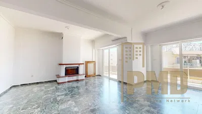 Salon; cheminée, carrelage, lumière naturelle