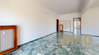 Дневна соба; плочице, потребна реновација