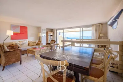 Wohnzimmer; blick, fliesenboden, tageslicht