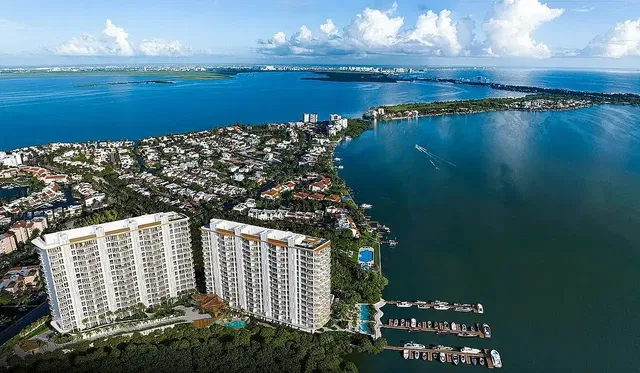 Maison et environs; vue