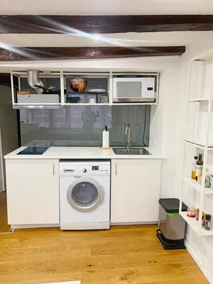 Küche; küchengeräte, holzboden, renoviert, tageslicht, moderner stil