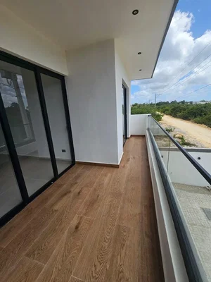 Balcon; vue, parquet, lumière naturelle