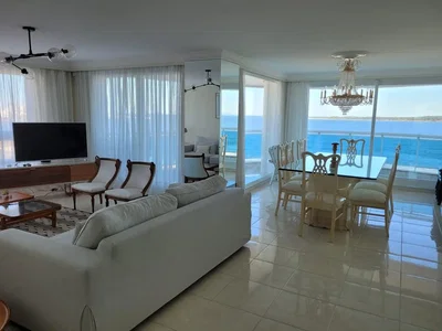 Дневна соба; поглед, плочице, природно светло