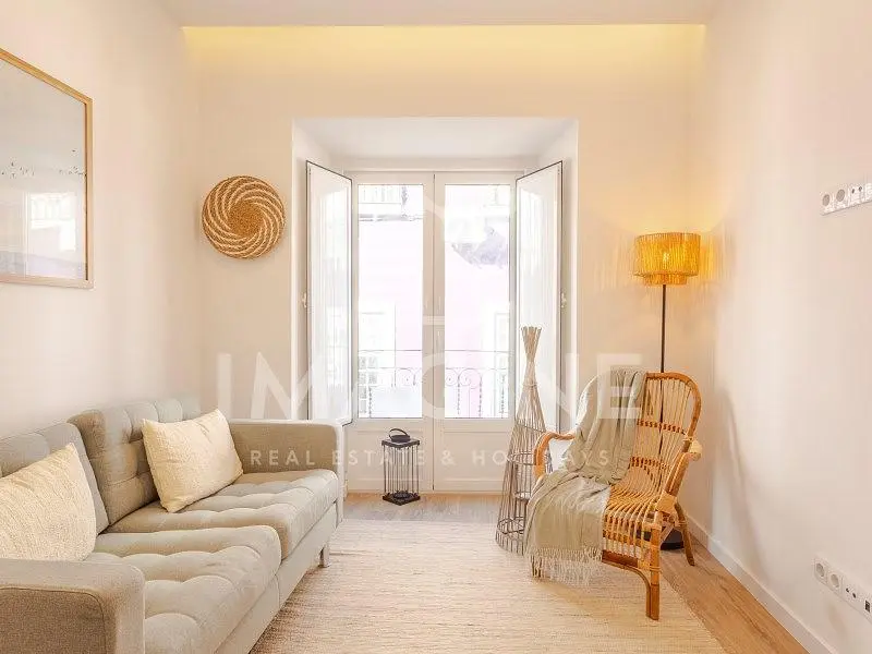 Oturma odası; doğal ışık, modern stil