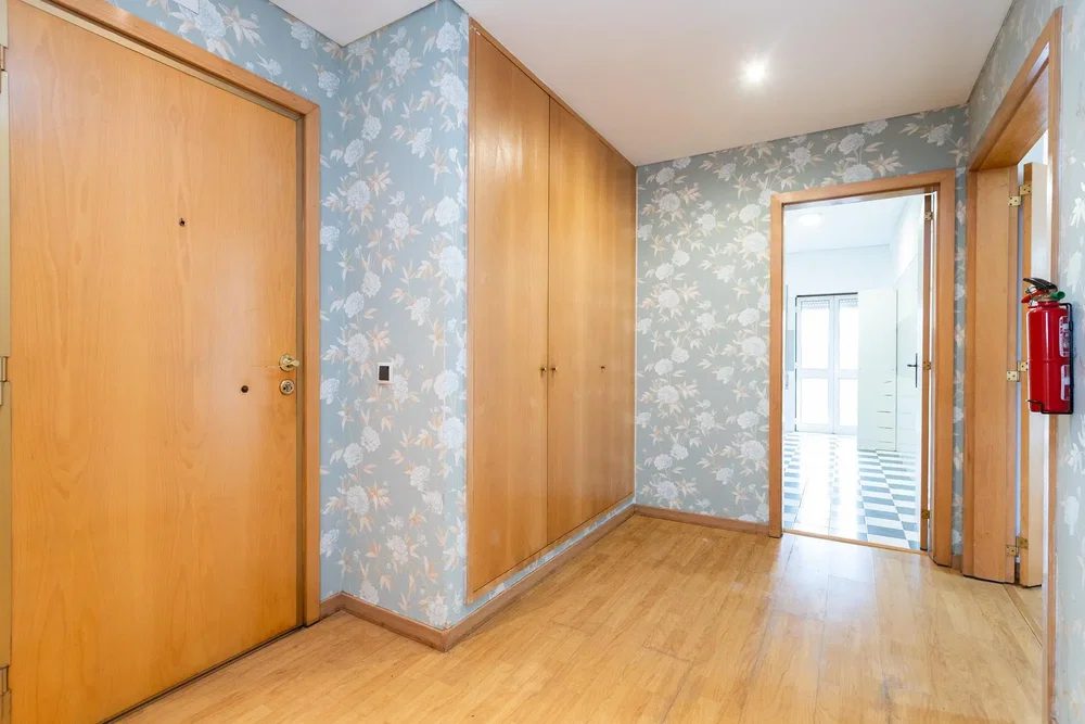 Garderobe; holzboden, fliesenboden