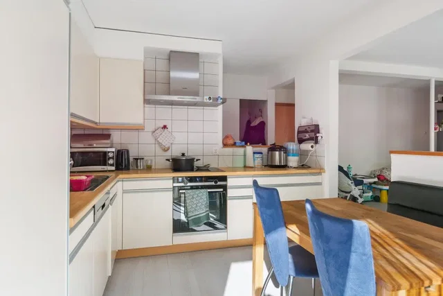 Kitchen; kitchen appliances, natural light, modern style