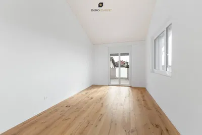 Spavaća soba; drveni pod, prirodna svjetlost, pogled