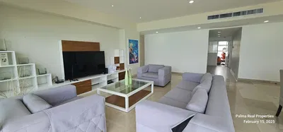 Salon; lumière naturelle, style moderne, carrelage