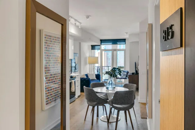 Dnevna soba; pogled, prirodno svjetlo, moderni stil