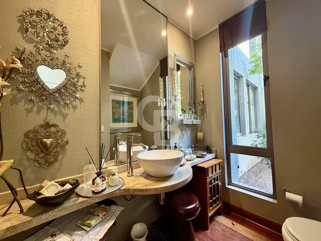 Bathroom; natural light, modern style