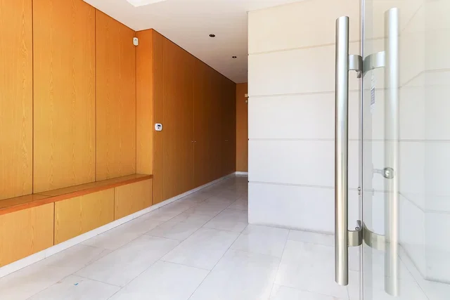 Garderobe; fliesenboden