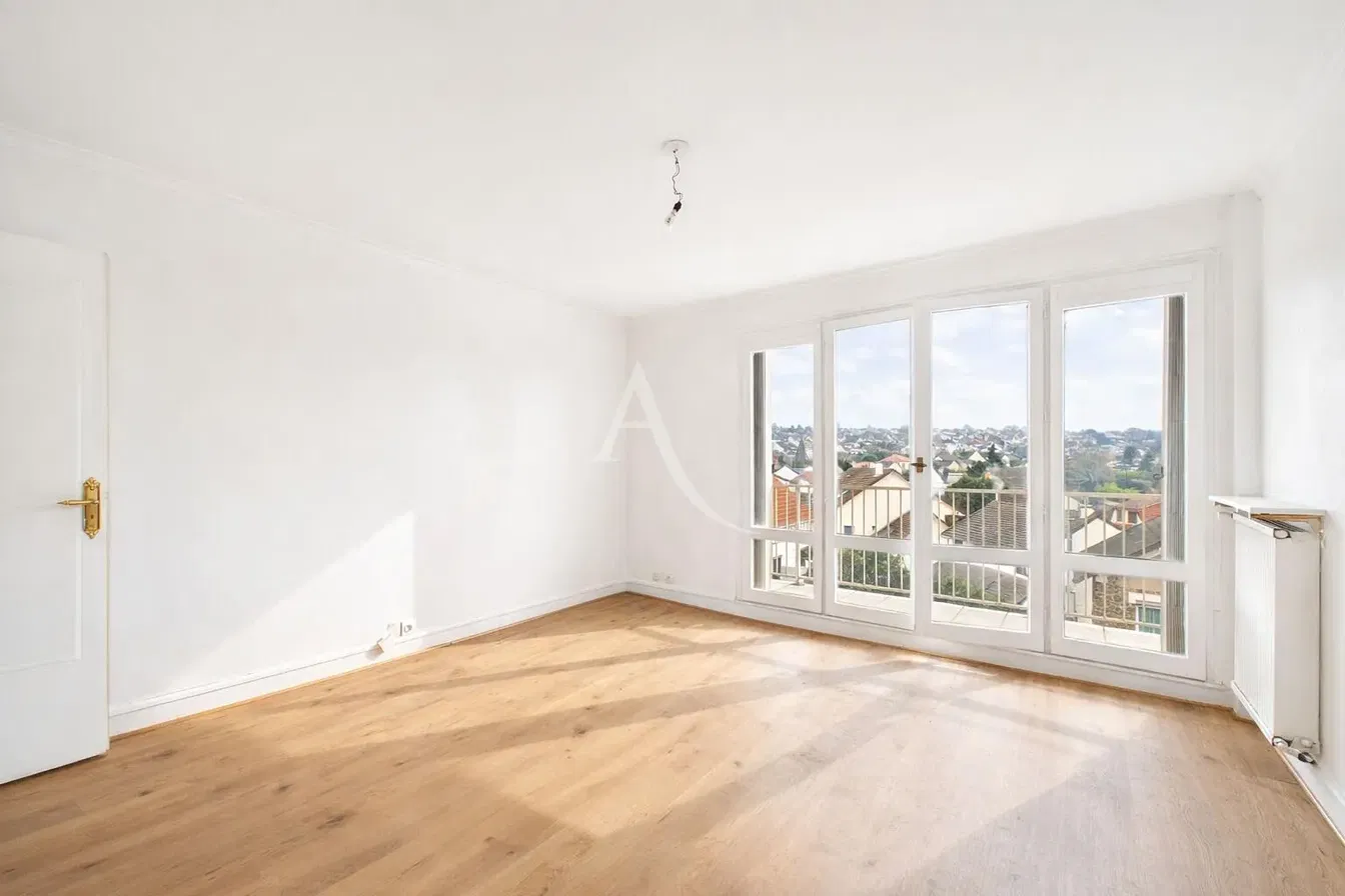 Oturma odası; manzara, ahşap zemin, doğal ışık