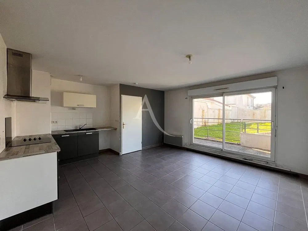 Kuhinja; pločice, pogled, prirodna svjetlost