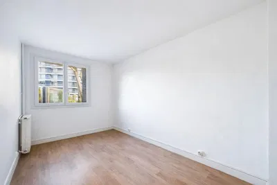 Спаваћа соба; поглед, природно светло, дрвени под