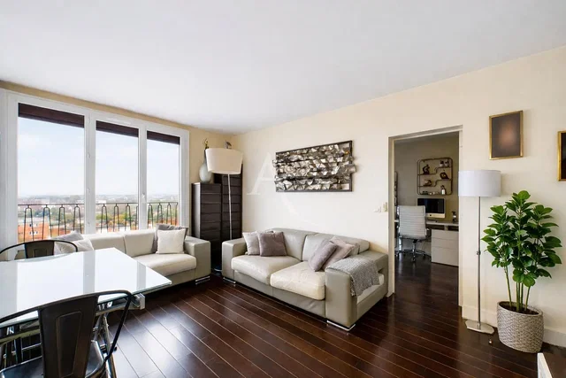 Soggiorno; vista, pavimento in legno, luce naturale, stile moderno